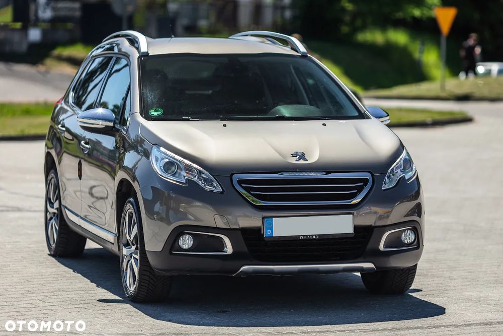 Peugeot 2008 1.2 Pure Tech Style S&S - 6