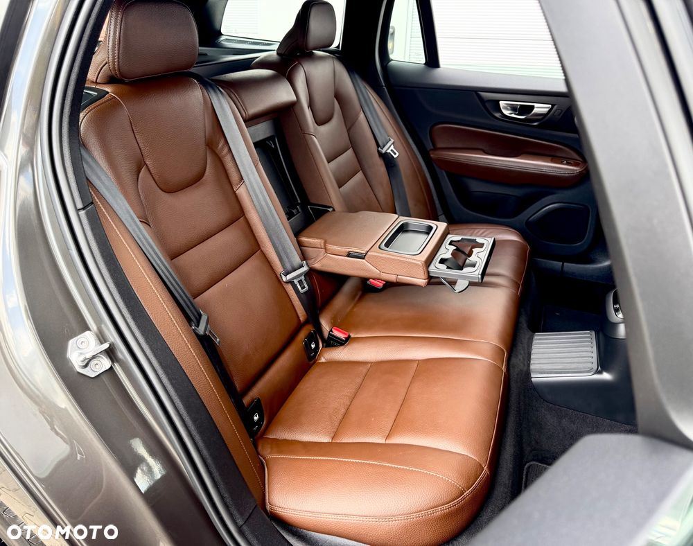 Volvo V60 T6 AWD Recharge Geartronic RDesign - 8