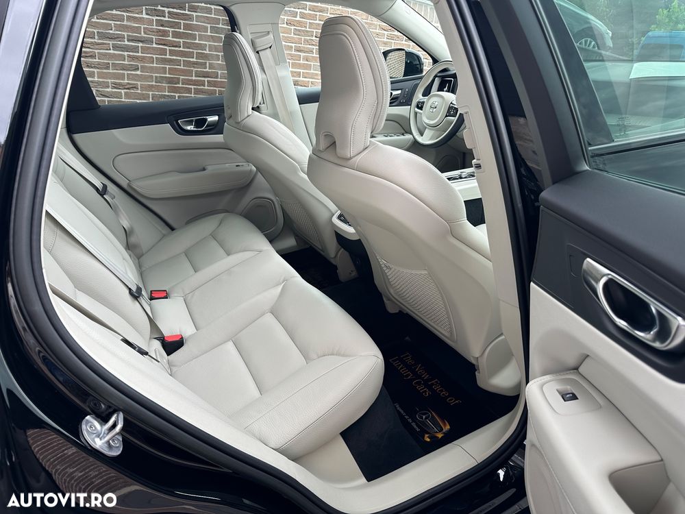 Volvo XC 60 B4 MHEV AT AWD Ultimate Dark - 11
