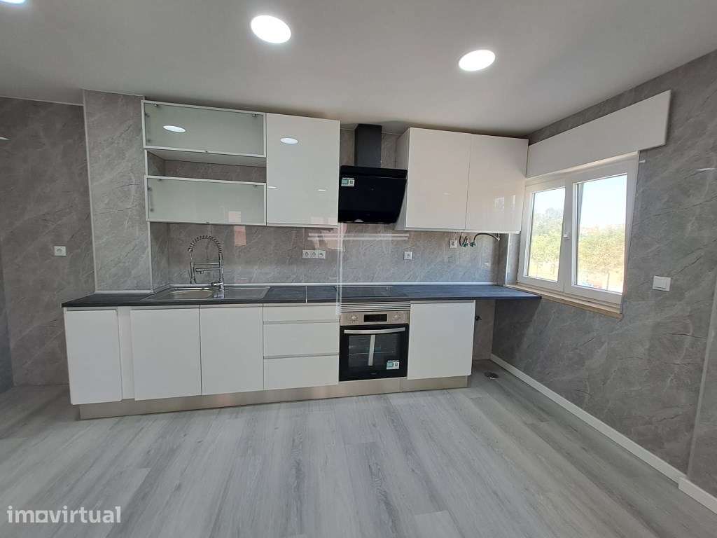 Apartamento T2, totalmente remodelado com arrecadação - Corroios - Grande imagem: 3/16