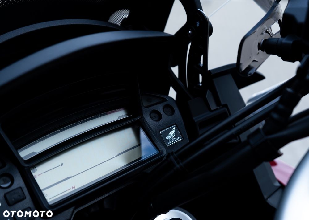 Honda VFR - 13