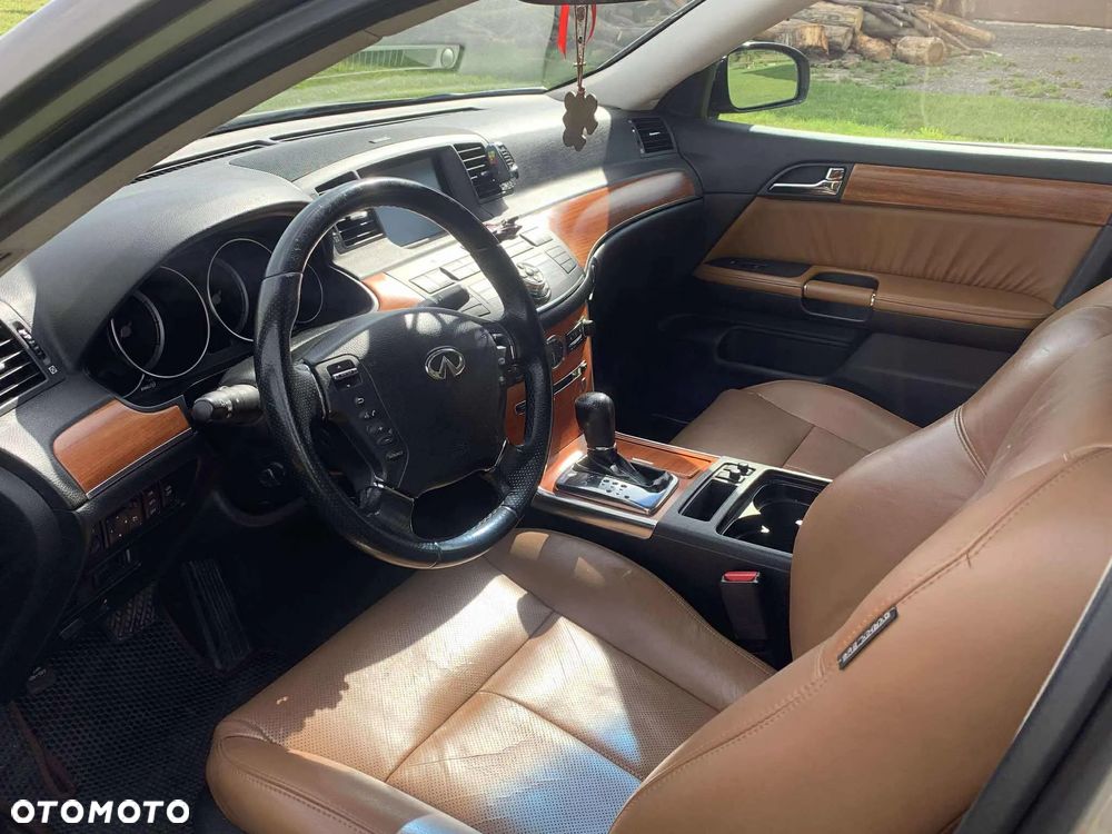 Infiniti M - 8