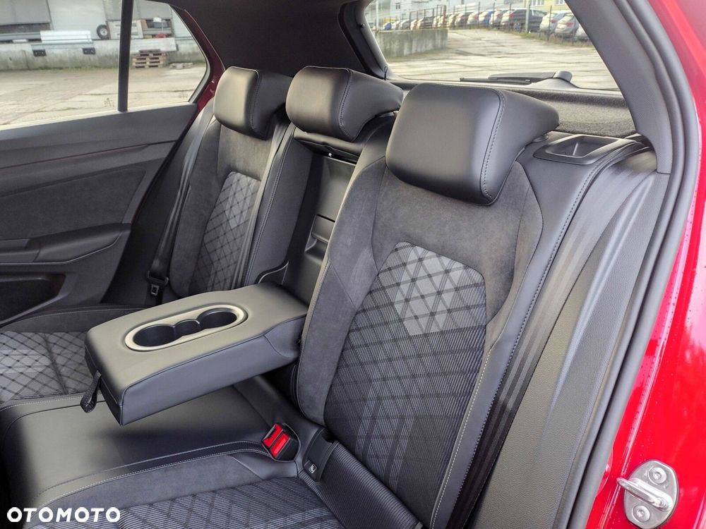Volkswagen Golf 1.5 eTSI mHEV R-Line Plus DSG - 26
