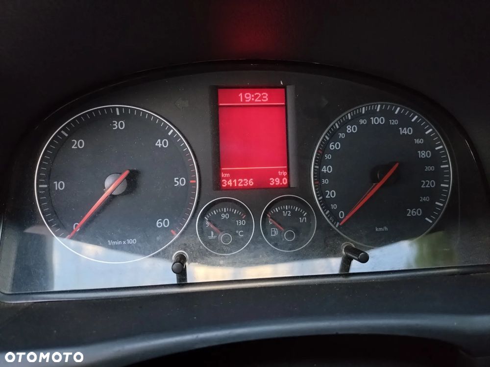 Volkswagen Touran 2.0 TDI DPF Highline - 9