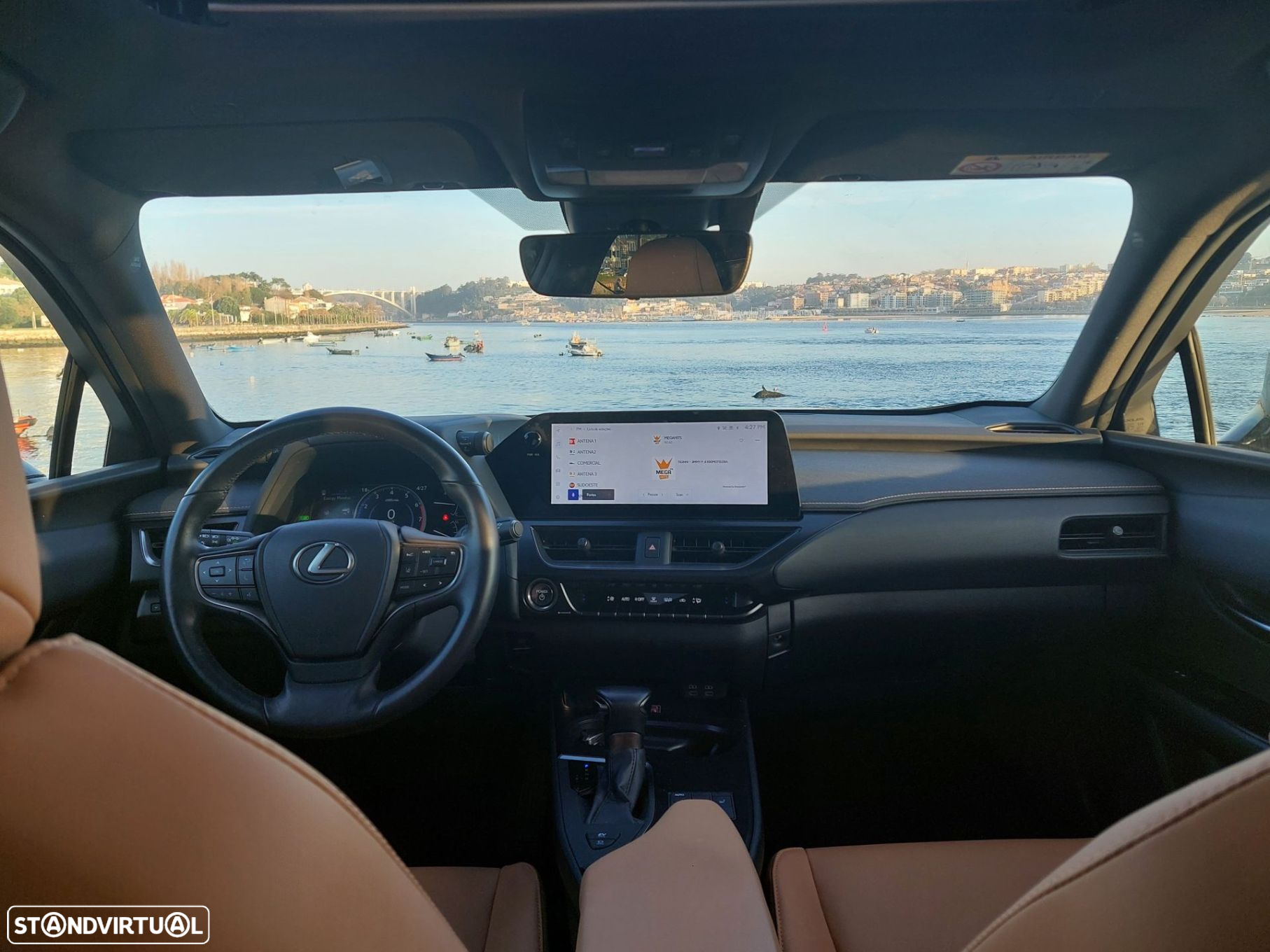 Lexus ux-250h - 13