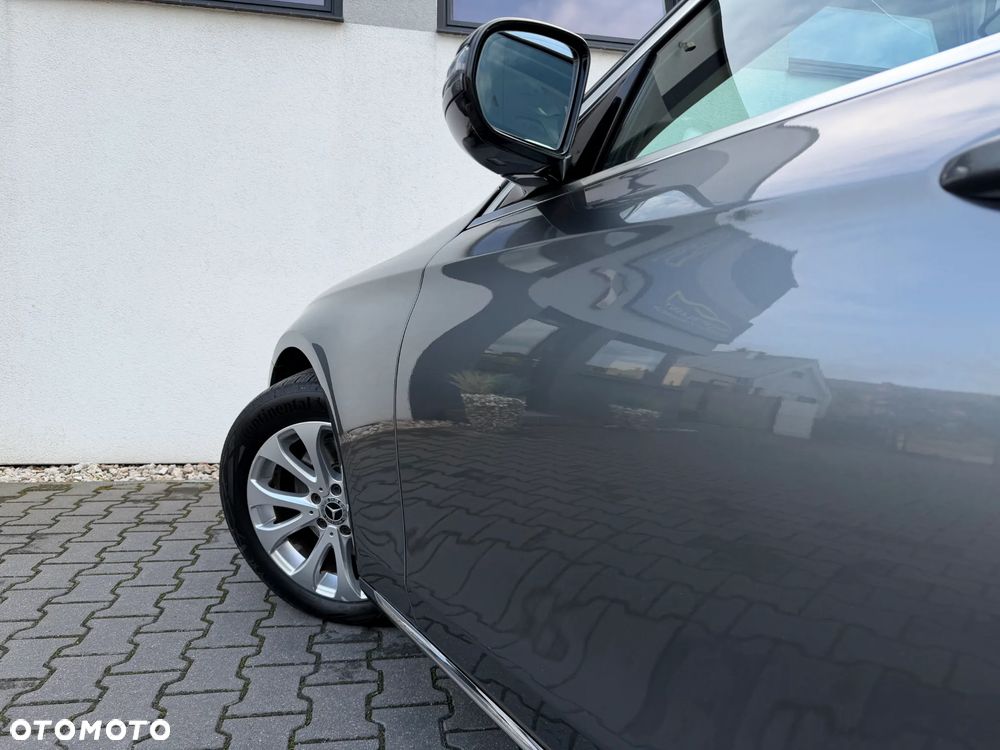 Mercedes-Benz Klasa E 220 d 4-Matic 9G-TRONIC - 36