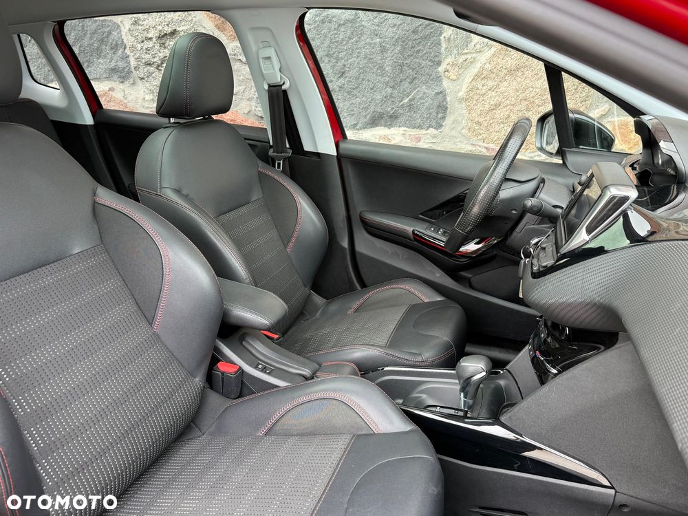 Peugeot 2008 PureTech 110 Stop&Start EAT6 GT-Line Edition - 13