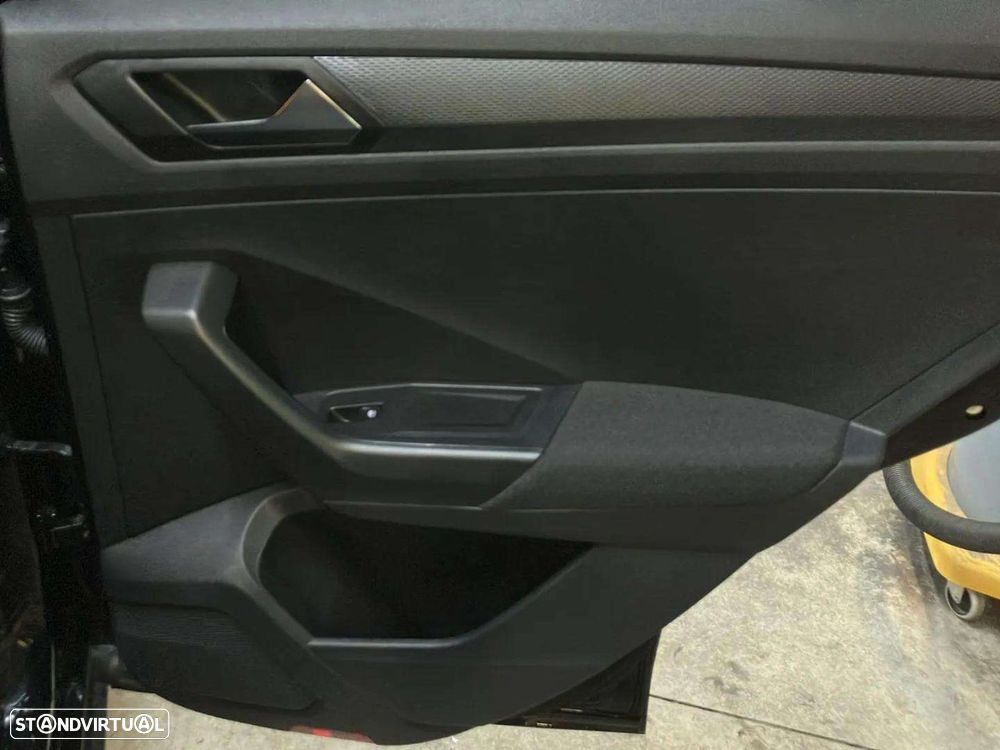 VW T-Roc 1.0 TSI Urban - 24