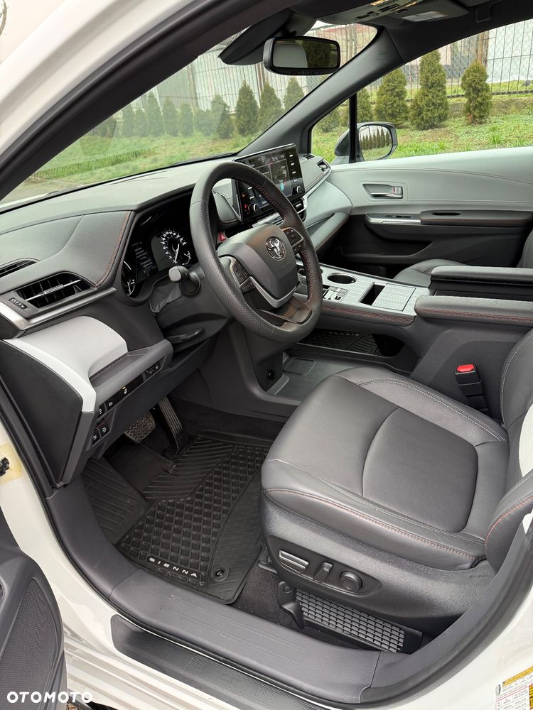 Toyota Sienna - 15