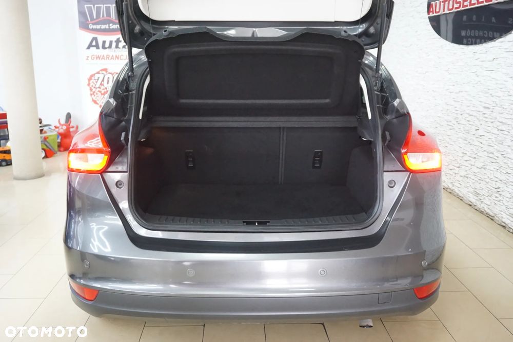 Ford Focus 1.6 FF Ambiente - 19