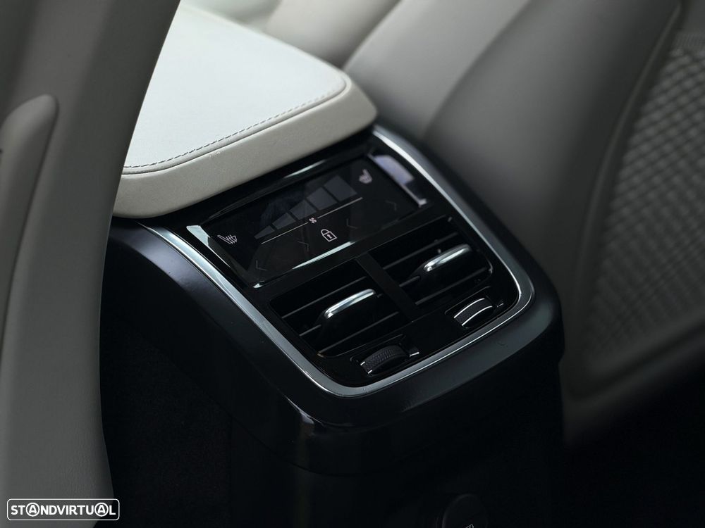 Volvo XC 90 2.0 T8 PHEV R-Design AWD - 11