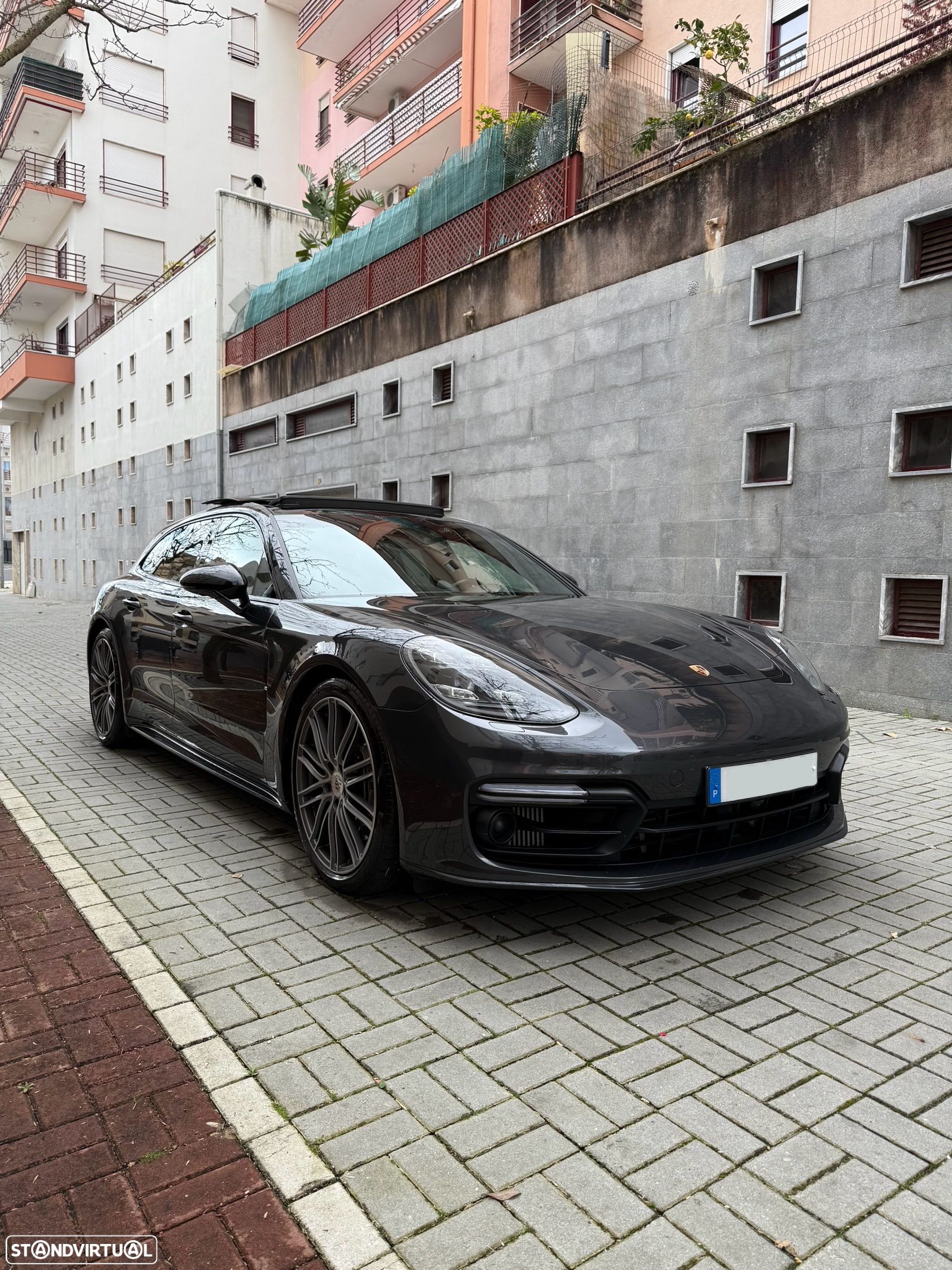 Porsche Panamera Sport Turismo 4 E-Hybrid - 1