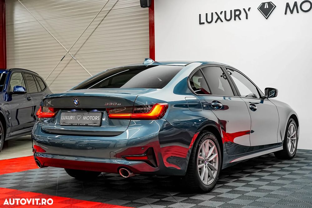 BMW Seria 3 330e Aut. Sport Line - 13