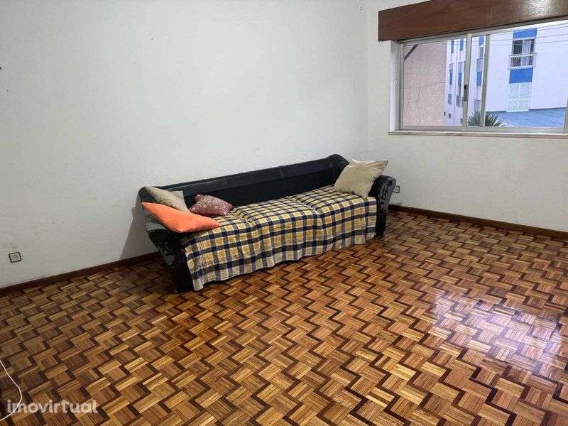 Vende-se Apartamento T3 - Av. 5 de Outubro - Lamego - Grande imagem: 2/10