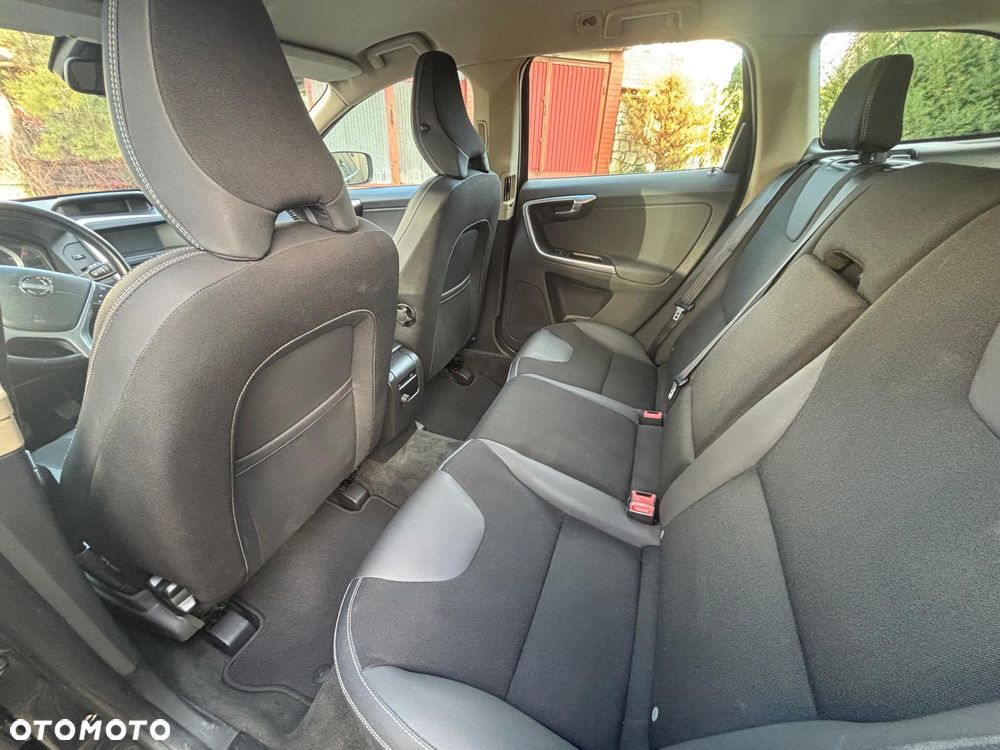 Volvo XC 60 D5 AWD - 9