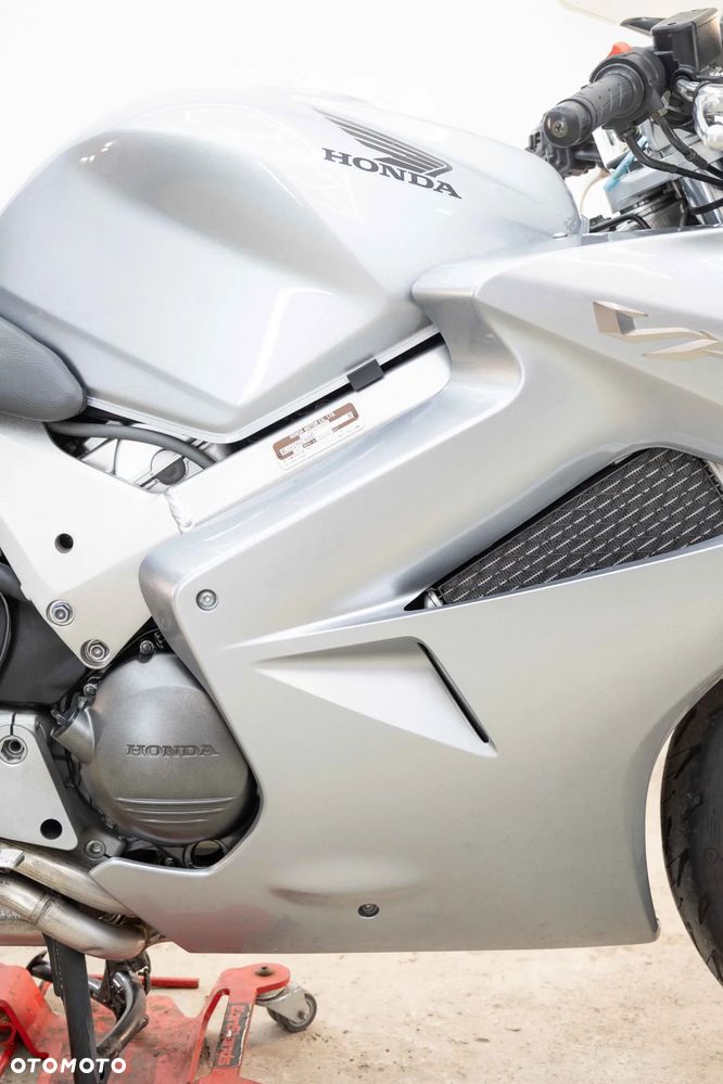 Honda VFR - 15