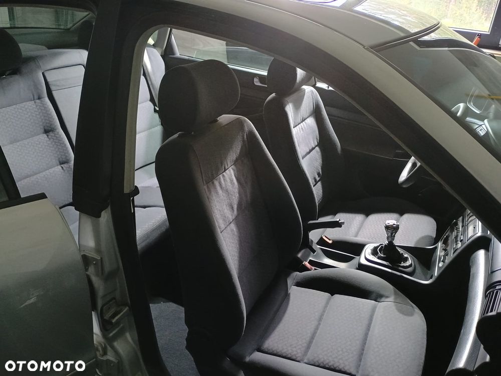 Audi A4 Limousine - 8