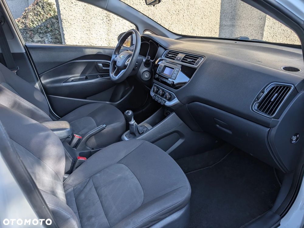 Kia Rio - 16