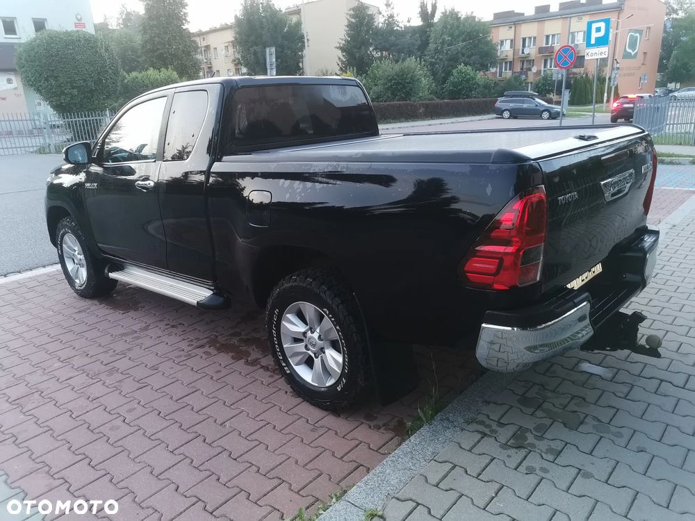 Toyota Hilux 2.4 D-4D Extra Cab DLX 4x4 - 5