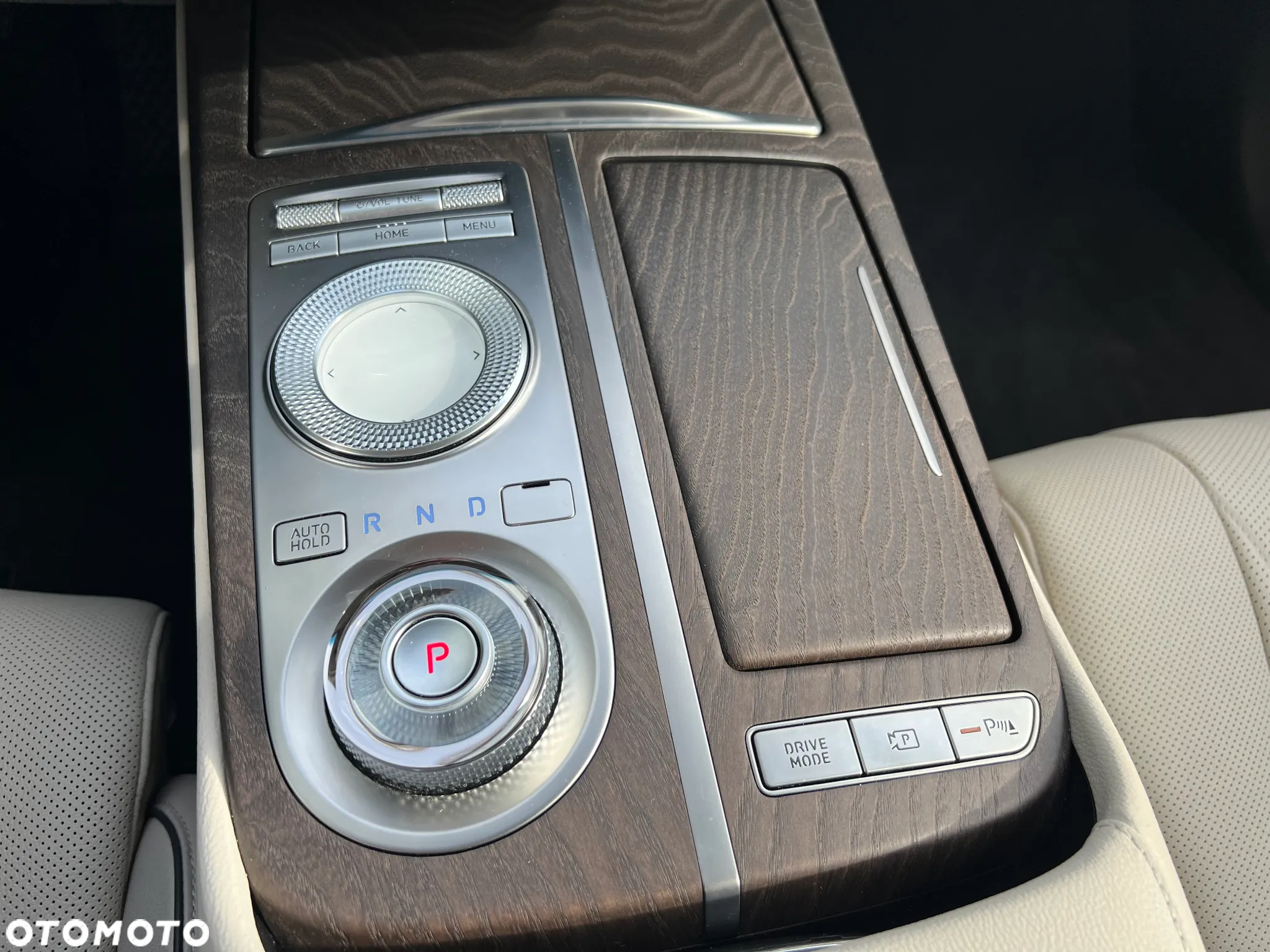 Genesis G80 2.5T AWD AT8 Luxury Line - 24