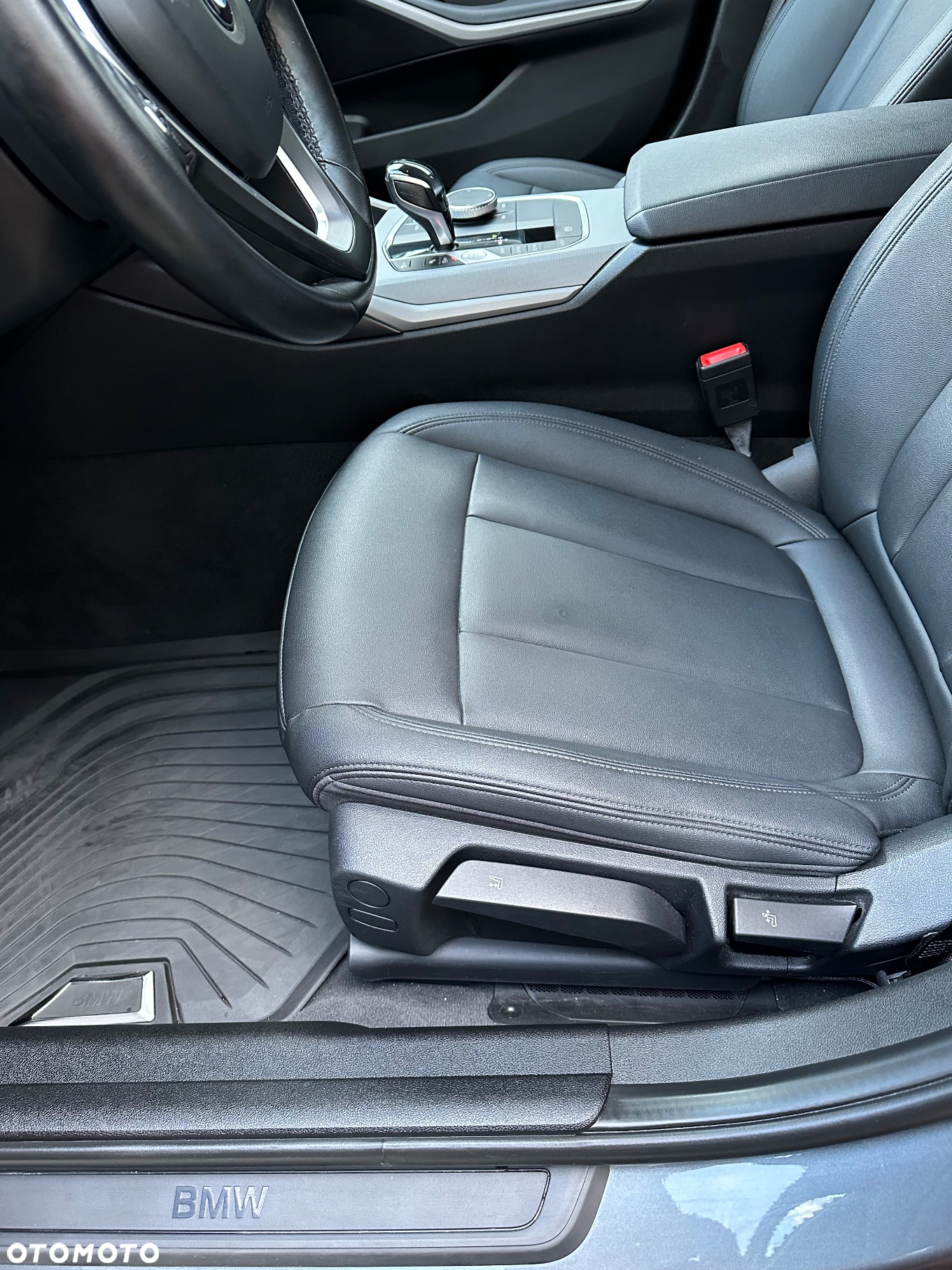 BMW Seria 3 318d Touring Sport Line - 23