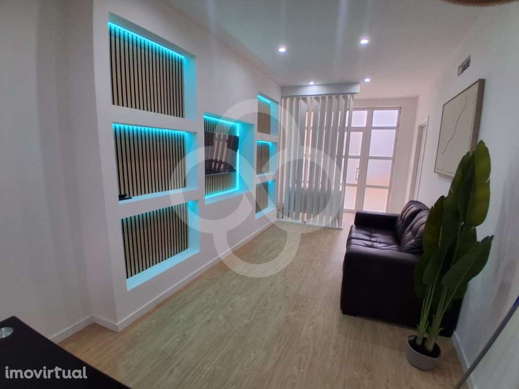 Atelier transformado em T2 com terraço na Agualva Cacém em Sintra - Grande imagem: 2/22