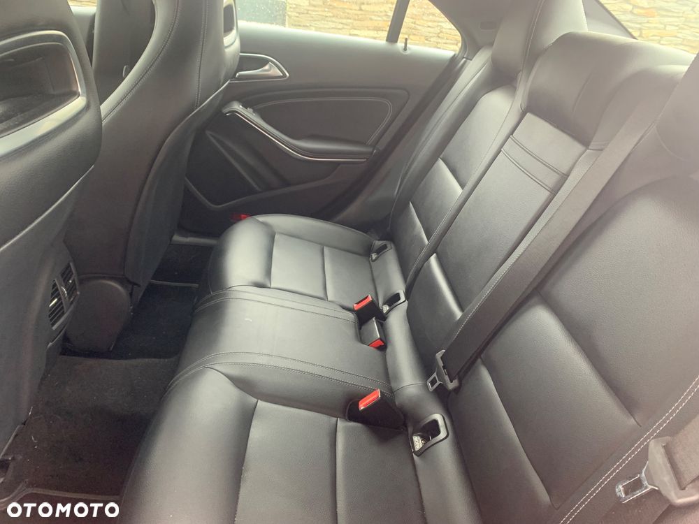 Mercedes-Benz CLA 250 7G-DCT - 9