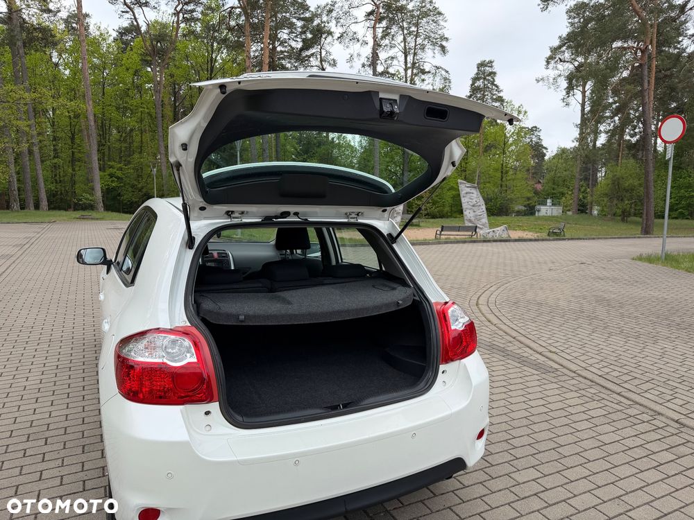 Toyota Auris 1.8 HSD Luna - 34