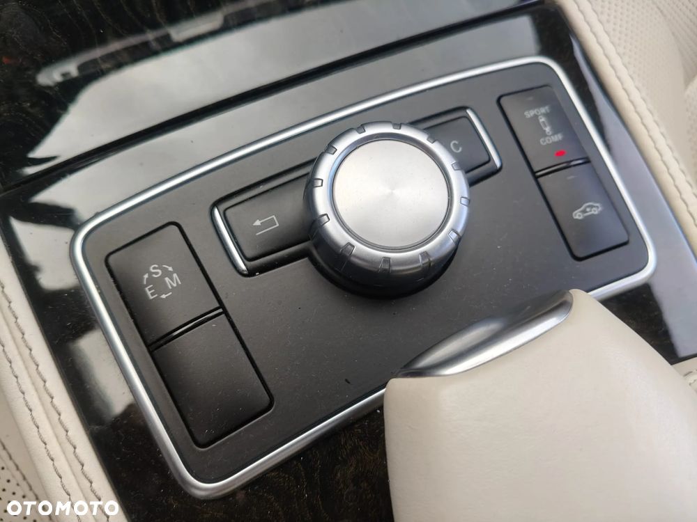 Mercedes-Benz CLS 500 4-Matic 7G-TRONIC - 22