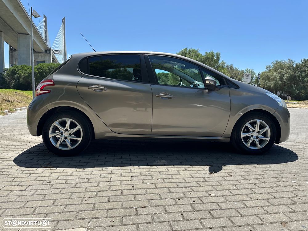 Peugeot 208 1.4 HDi Allure - 4