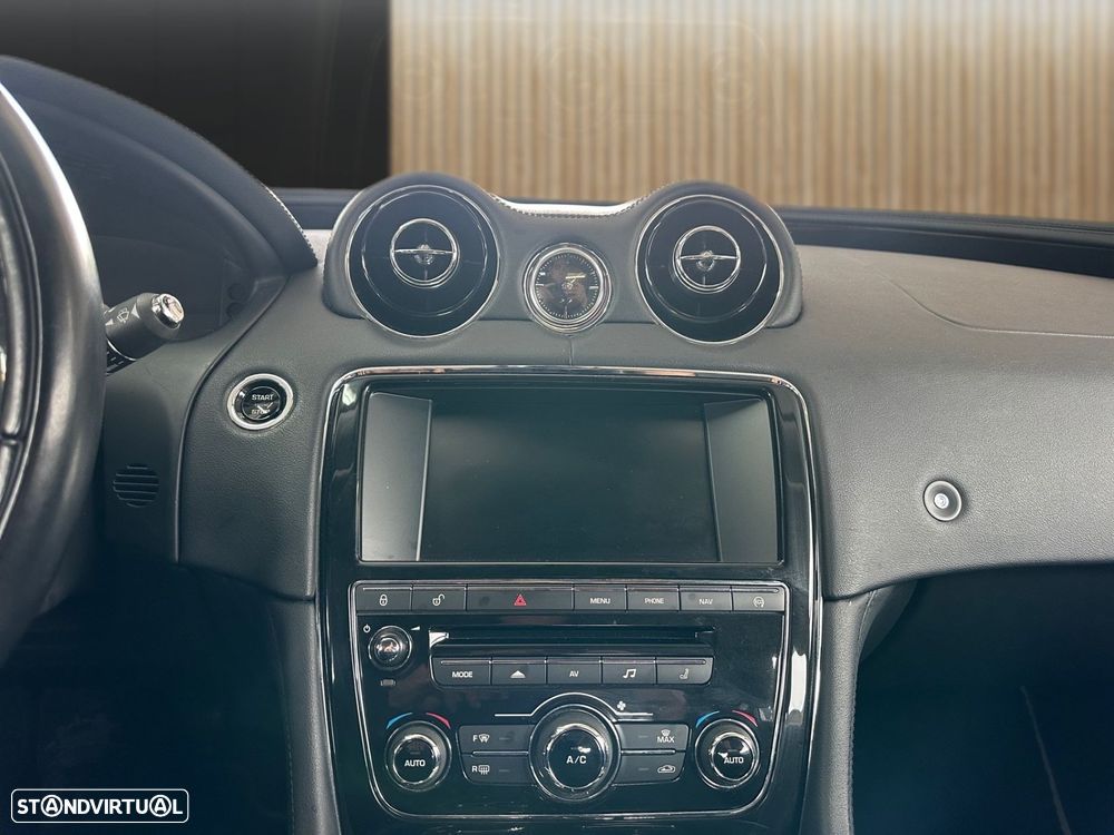 Jaguar XJ 3.0 D V6 Premium Luxury - 14
