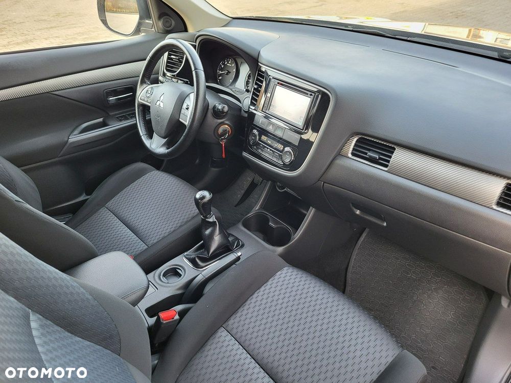 Mitsubishi Outlander - 15