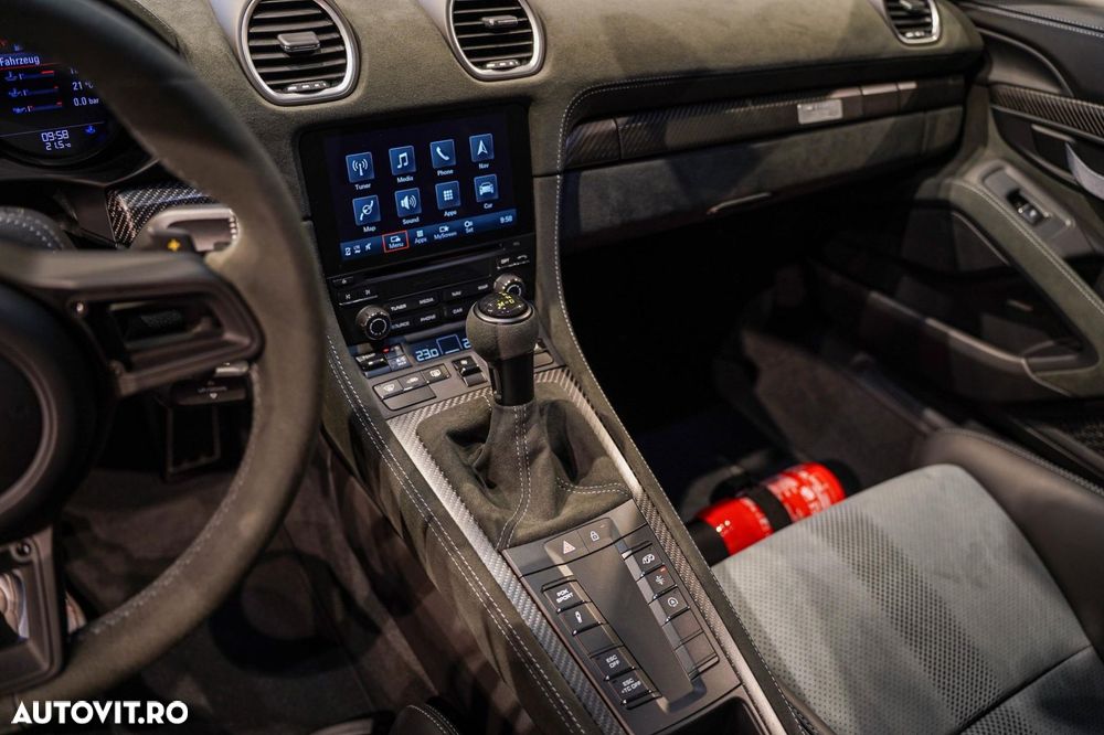 Porsche Cayman 718 GT4 RS - 21