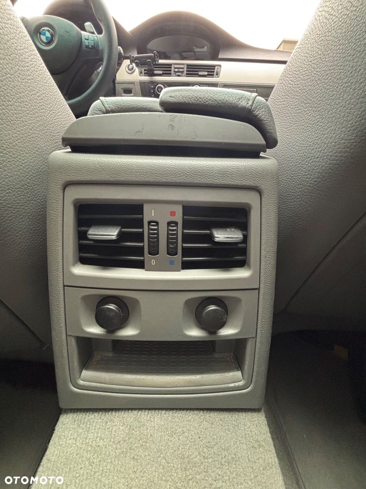 BMW Seria 3 335xi - 12