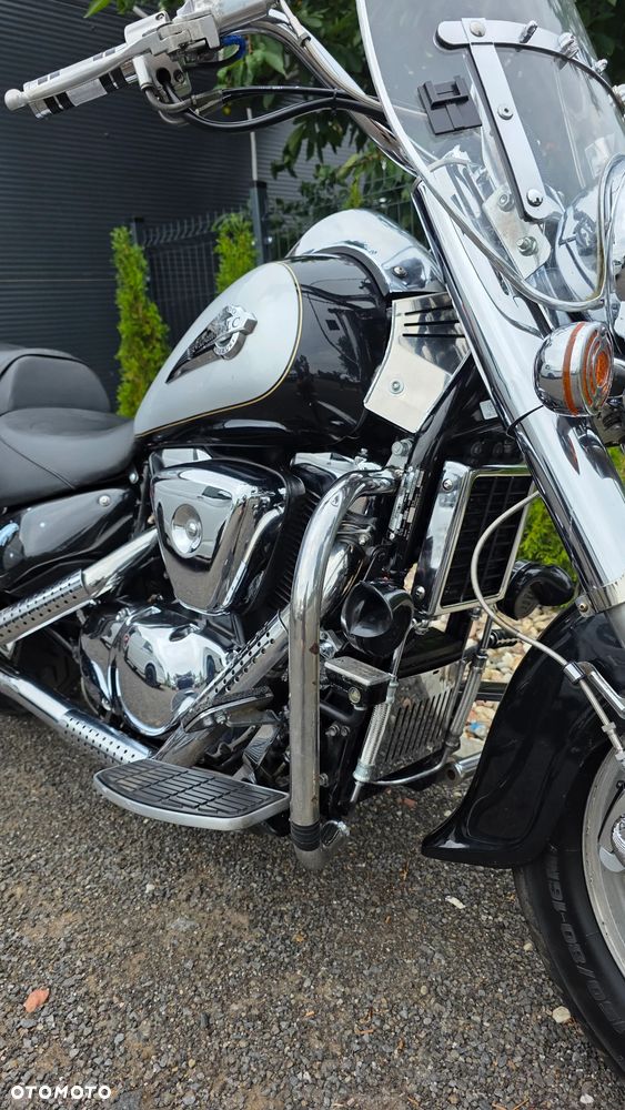 Suzuki Intruder - 13