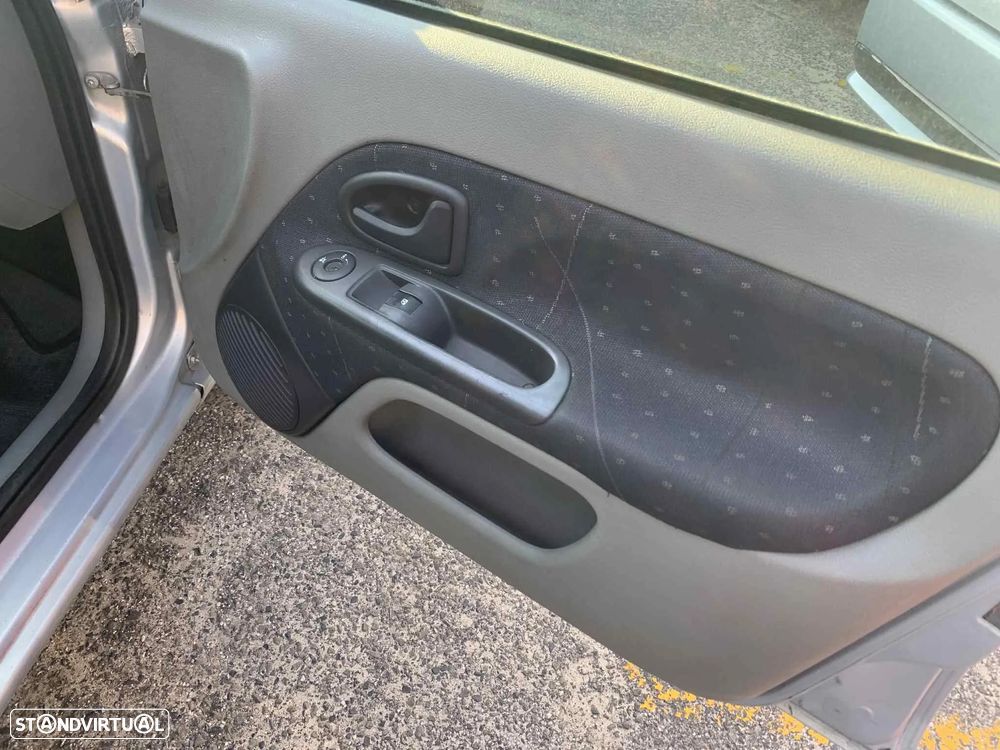 Renault Clio 1.5 dCi Authentique - 8