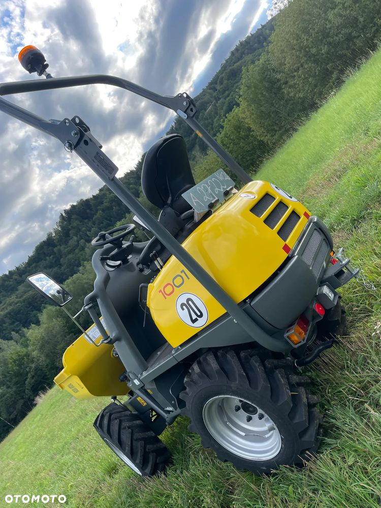 Wacker Neuson D01 1001 Nowe Wozidło Budowlane Rolnicze 4x4. Ładowność 1 tona. Wysokie podnoszenie+KIPER Wysoki! Maszyna sprowadzona z Norwegii. Jest to nowa maszyna przebieg 4.4 mtg.  Kupione w Norweskim salonie z Ekspozycji sklepowej! Stało tylko na pokaz! Silnik Yanmar 3cyl. Potężna moc a maszyna bardzo mała i zwinna. Szybka wolna jazda. Oświetlenie rozbudowane. Wielka Okazja! Jazda Rewers. Hydrostatic! Wielka Okazja - 4