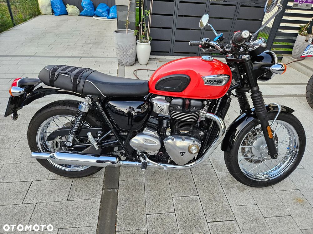 Triumph Bonneville - 2