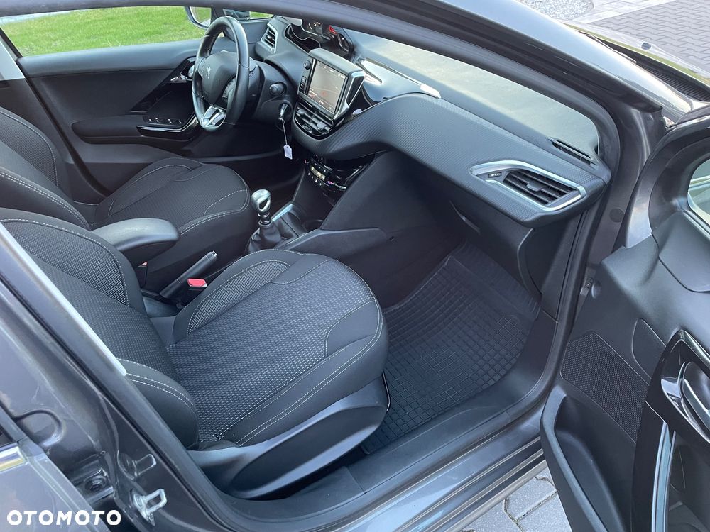 Peugeot 208 PureTech 110 Stop & Start Signature - 12