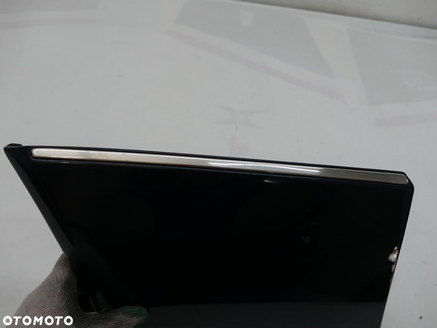 MERCEDES E W124 COUPE LISTWA BŁOTNIKA L.P. 904 - 5