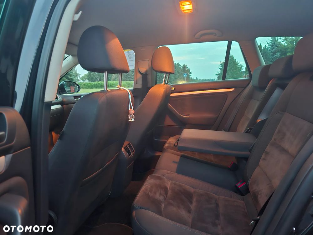 Volkswagen Golf 2.0 TDI Highline - 22