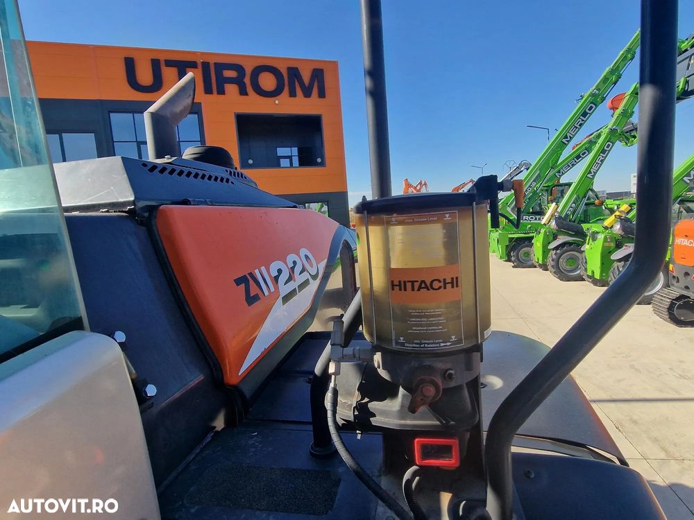 Hitachi ZW220, CUPA 3,5mc, 2018, 24.,392km, 5.880h, consum mediu 8l/h, Gresare automata, Anv MICHELIN 60% OK, ridica 15t, motor 201CP stage IV, basculare cupa la 4,2m, CUPLA RAPIDA, Posibilitate leasing 3 ani, PROMOTIE 86900 EUR+Tva - 31