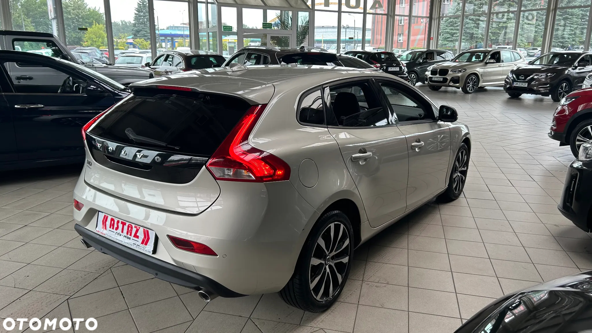 Volvo V40 D2 Drive-E Momentum - 12