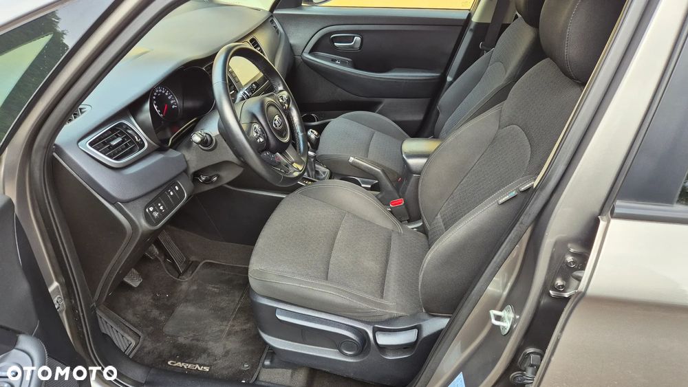 Kia Carens 1.6 GDI Dream Team Edition - 10
