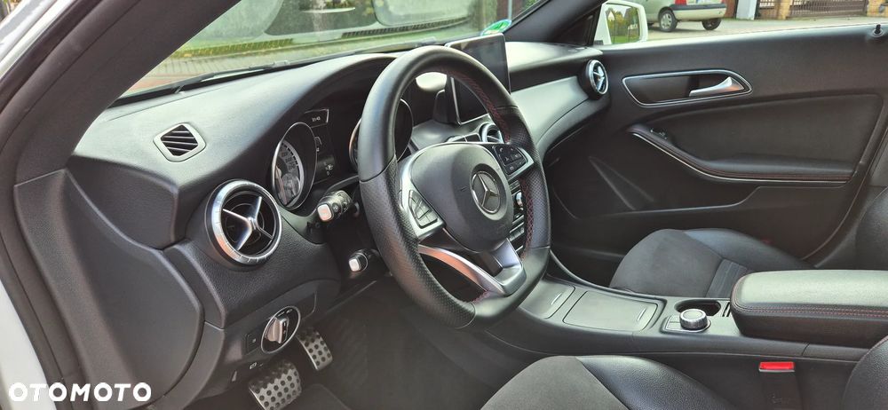 Mercedes-Benz CLA Shooting Brake 200 7G-DCT AMG Line - 16