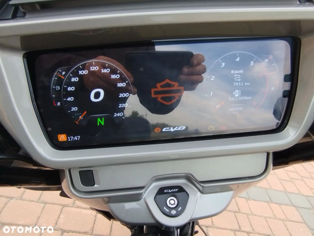 Harley-Davidson Touring Street Glide - 12