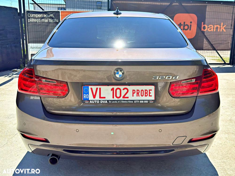BMW Seria 3 320d Aut. Blue Performance Sport Line - 9