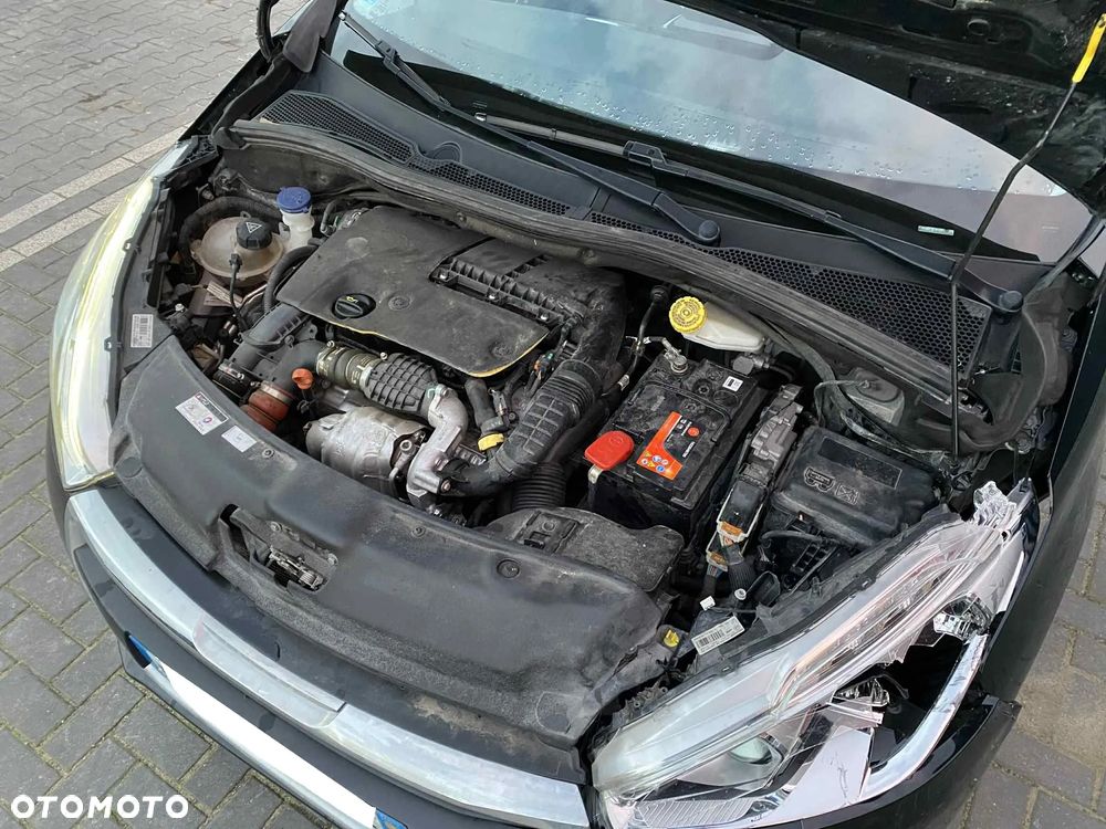 Peugeot 208 1.6 BlueHDi Allure S&S - 21