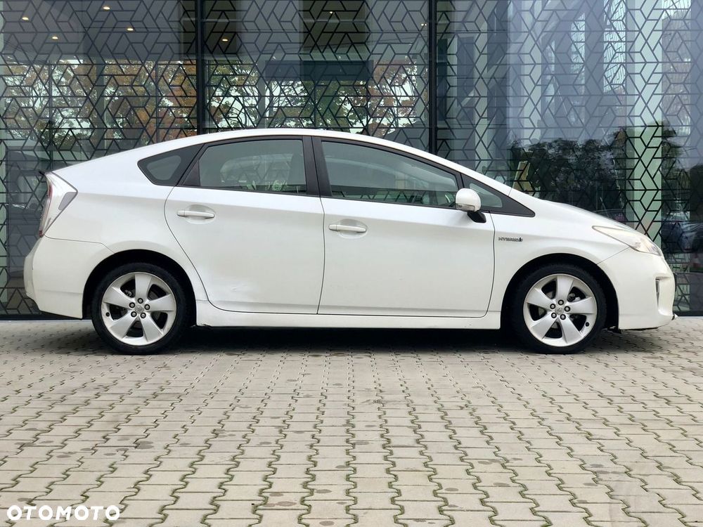 Toyota Prius 1.8 HSD Sol - 4
