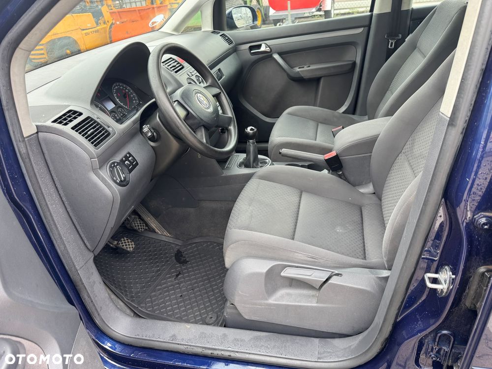 Volkswagen Touran - 10